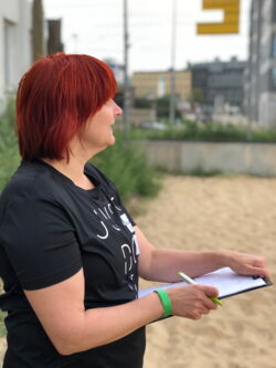 Beach-Volleyballturnier der tandem BTL, Impressionen vom Firmenevent, Schiedsrichterin