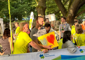 Laufjahr_Staffellauf-Anfeuern