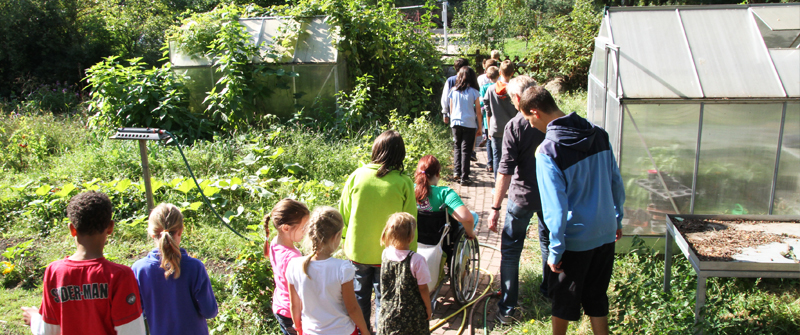 Schulsozialarbeit an der Biesalski-Schule, Förderzentrum, Förderschwerpunkt „Körperliche und motorische Entwicklung“, Grundschule und integrierte Sekundarschule, Schulhoferkundung Schulsozialarbeit an der Biesalski-Schule, Förderzentrum, Förderschwerpunkt „Körperliche und motorische Entwicklung“, Grundschule und integrierte Sekundarschule, Schulhoferkundung