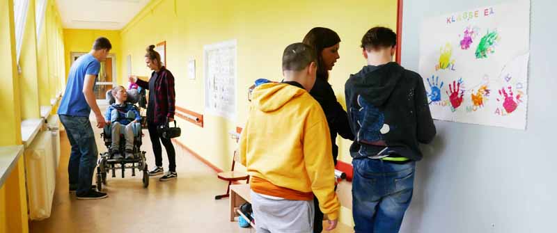 Schulsozialarbeit an der Charlotte-Pfeffer-Schule, Grundschule und Schule der Sekundarstufe I und II mit dem sonderpädagogischen Förderschwerpunkt "Geistige Entwicklung", Berlin Mitte Schüler*innengruppe Schulsozialarbeit an der Charlotte-Pfeffer-Schule, Grundschule und Schule der Sekundarstufe I und II mit dem sonderpädagogischen Förderschwerpunkt "Geistige Entwicklung", Berlin Mitte Schüler*innengruppe