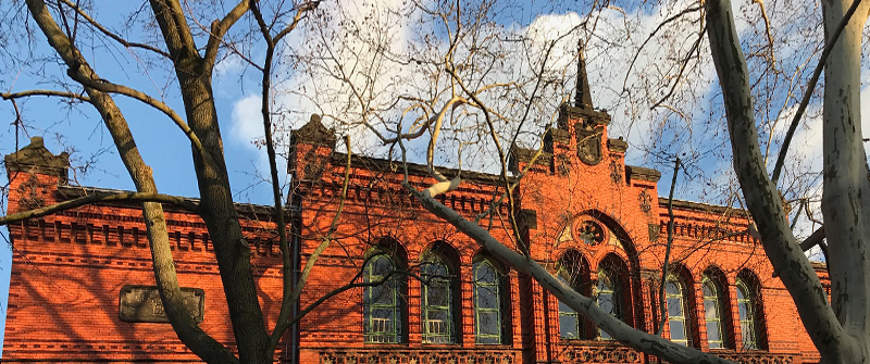 Schulbezogene Sozialarbeit an der Lemgo Grundschule, Berlin Kreuzberg, fröhlich rennende Kindergruppe Schulbezogene Sozialarbeit an der Lemgo Grundschule, Berlin Kreuzberg, fröhlich rennende Kindergruppe